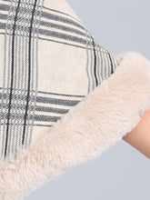 Load image into Gallery viewer, Women Poncho Wrap Faux Fur Collar Double Layer