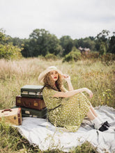 Load image into Gallery viewer, Green Daisy Puff Sleeve Smocking Chiffon 1950S Vintage Dress