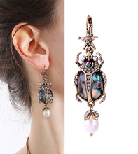 Load image into Gallery viewer, Bettle Juice Earrings With Pearl Star