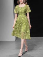 Load image into Gallery viewer, Green Daisy Puff Sleeve Smocking Chiffon 1950S Vintage Dress