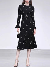 Load image into Gallery viewer, Black Embroidered Flowers Long Sleeve 1940S Fishtail Vintage Dress