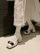 Load image into Gallery viewer, Women&#39;s  Round Toe Bow Chunky Heel Leather Vintage Shoes