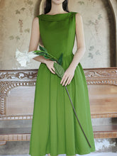 Load image into Gallery viewer, Forest Green Classic 1950s Vintage Dress with Peter Pan Collar