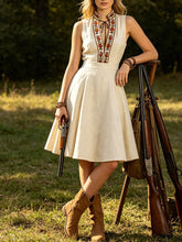 Load image into Gallery viewer, 1970s Boho Embroidered Halter V-Neck Linen Midi Dress