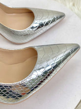Load image into Gallery viewer, 8CM High Heel Pointed Toe Metallic Silver Leather Shoes