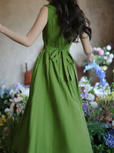 Load image into Gallery viewer, Forest Green Classic 1950s Vintage Dress with Peter Pan Collar