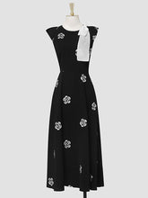 Load image into Gallery viewer, Black Bow Collar Embroidered Rose 1950S Vintage Dress