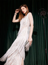 Load image into Gallery viewer, White Fringed V Neck 1920s Great Gatsby Flapper Dress