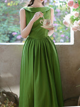 Load image into Gallery viewer, Forest Green Classic 1950s Vintage Dress with Peter Pan Collar