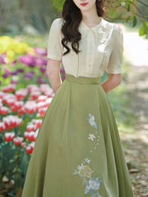 Load image into Gallery viewer, White Peter Pan Collar Short Sleeve Shirt With Green Pleat Skirt Vintage Suit