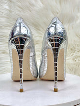 Load image into Gallery viewer, 8CM High Heel Pointed Toe Metallic Silver Leather Shoes