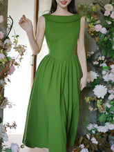 Load image into Gallery viewer, Forest Green Classic 1950s Vintage Dress with Peter Pan Collar