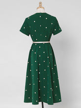 Load image into Gallery viewer, Dark Green Bow Collar Embroidered Flower 1950S Vintage Dress