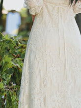 Load image into Gallery viewer, White V-Neck Long Sleeve Lace Vintage Wedding Dress