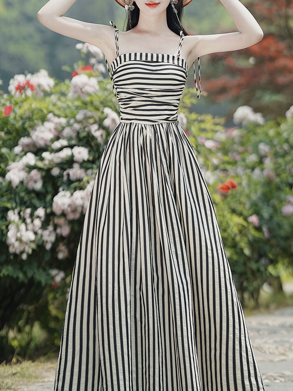 taylor swift black and white dress Last August, the @latimes asked me to predict how Taylor Swift's wedding might shape the future of bridal fashion !!! I said we'd see a bride who wasn't afraid to show every