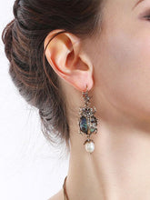 Load image into Gallery viewer, Bettle Juice Earrings With Pearl Star 