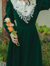 Load image into Gallery viewer, Emerald Green Flower Lace Velvet Long Sleeve Vintage Dress