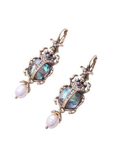 Load image into Gallery viewer, Bettle Juice Earrings With Pearl Star 