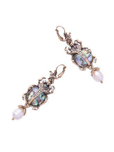 Load image into Gallery viewer, Bettle Juice Earrings With Pearl Star 