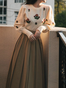 2PS White Embroidered Flower Sweater And Pleats Swing Skirt