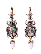 Load image into Gallery viewer, Bettle Juice Earrings With Pearl Star 