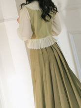 Load image into Gallery viewer, 2PS Light Green Peter Pan Collar Ruffles Blouse And Green Swing Skirt 1950S Dresss Set