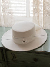 Load image into Gallery viewer, White Big Veil  Wedding Hat With Wool Vintage Boater Hat