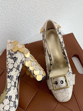 Load image into Gallery viewer, Stone Patten Petal Chunky Heel  Vinatge Shoes
